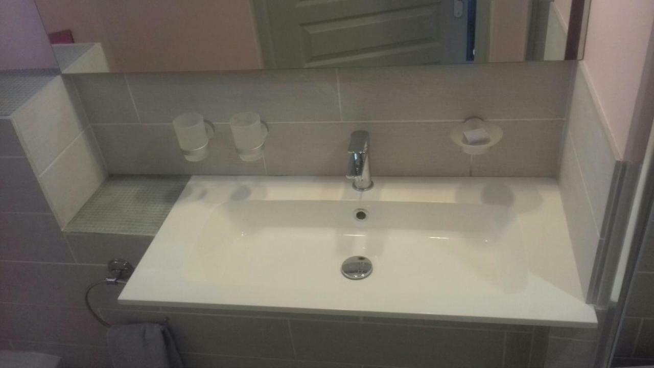 Suite Prive Chez Dunja Roumoules Екстериор снимка